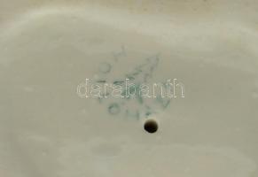 Hollóházi porcelán kutya, kézzel festett, jelzett, kopásnyomokkal, m:13,5 cm