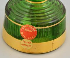 Zenélő üvegpohár, sérült, m: 14,5 cm