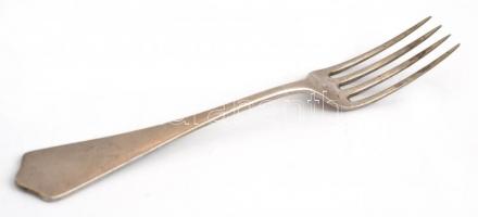 Ezüst (Ag) kanalak (6 db), és ezüst (Ag) villák, és 1 db ezüst (Ag) merőkanál, a merőkanalat leszámí...