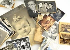 cca 1900-1980 Sok családi fotó, elsősorban portrék és utazások alatt készült felvételek, többségében...