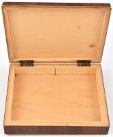 Art deco cigarettás fa doboz, a bal alsó sarkánál sérült az intarzia 17x21,5x5 cm