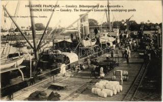 Conakry, Débarquement du Concordia / The Steamer Concordia unshipping goods
