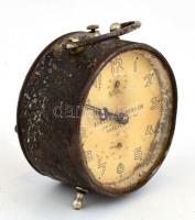 cca 1940 Eisler Miklós egri ékszerész műhelyéből származó asztali óra, kulccsal együtt, felhúzhatós,...