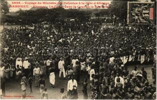 Abomey, La Foule dans la Cour de la Résidence, Voyage du Ministre des Colonies á la Cote dAfrique / crowd at the residence