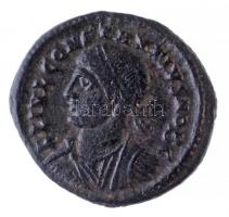 Római Birodalom / Heraclea / II. Constantius 327-329. Follis Br (2,95g) T:2 Roman Empire / Heraclea / Constantius II 327-329. Follis Br FL IVL CONSTANTIVS NOB C / PROVIDEN-TIAE CAESS - SMHB (2,95g) C:XF RIC VII 97 B