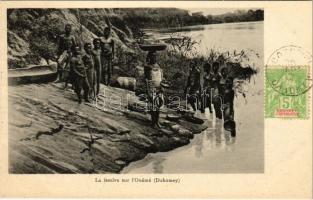 Ouémé, La lessive / washers by the river