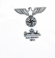 Rosenthal 1941 német birodalmi jelzésű fehér porcelán tányér, apró kopásokkal, jelzett, d: 23 cm