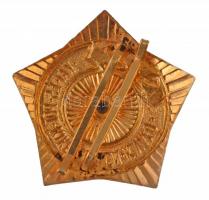 ~1970-1980. "Katonai és Politikai Kiképzésben Kiváló" tiszti jelvény, aranyozott, műgyantá...