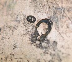 Ezüst(Ag) talpas ólomkristály váza, jelzett, metszett, apró kopásokkal, m: 30,5 cm