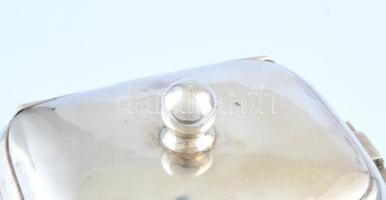 Ezüst(Ag) cukordoboz, golyó lábakkal és fogógombbal, szögletes fülekkel, zsanéros fedéllel, XX. sz m...