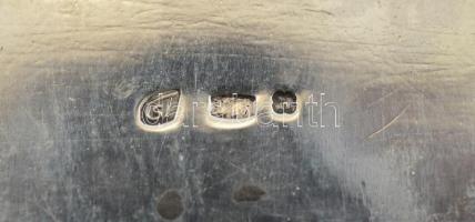 Ezüst(Ag) cukordoboz, golyó lábakkal és fogógombbal, szögletes fülekkel, zsanéros fedéllel, XX. sz m...