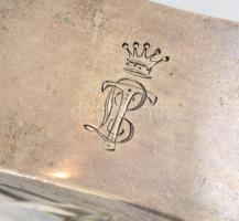 Üveg só/borstartó, ezüst foglalatban, 2 db, jelzett, csorbával, 4x5,5 cm