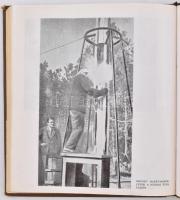 Horváth Árpád: Csodafegyverek. Bp., 1972, Zrínyi Katonai Kiadó. Fekete-fehér képekkel illusztrált. Á...