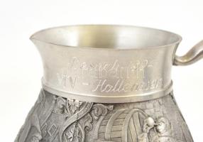 Díszes ón kiöntő és 2 db ón kispohár, apró kopásokkal, 14,5 és 8 cm
