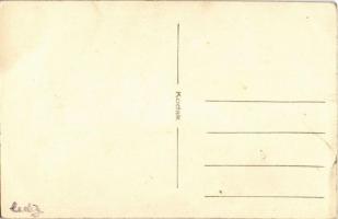 Totty, circus acrobat. photo (fl)