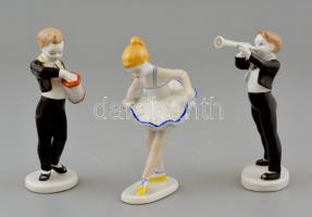 Hollóházi zenélő kisfiúk, 2 db, kézzel festett, jelzett, apró kopásokkal, 13,5x14 cm + Hollóházi balerina porcelán kislány, kézzel festett, jelzett, apró kopásokkal, 14 cm