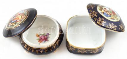 2 db jelzett matricás bonbonier, apró lepattanásokkal, 7,5x7,5 cm