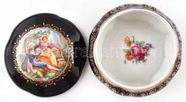 2 db jelzett matricás bonbonier, apró lepattanásokkal, 7,5x7,5 cm