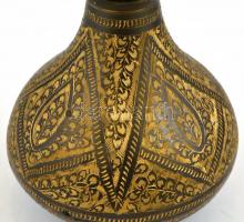 Díszesen gravírozott réz váza, m: 22,5 cm
