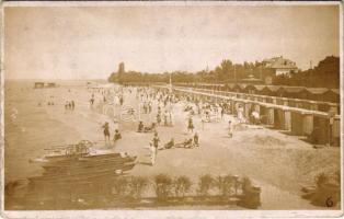 1916 Siófok, strand, vízibicikli, fürdőzők, kabinok, evezős sport csónakok. photo