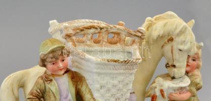 Gyerekek lóval, mázas kerámia, hátoldalán jelzett, apró kopásnyomokkal, m: 13,5 cm, h. 19,5 cm