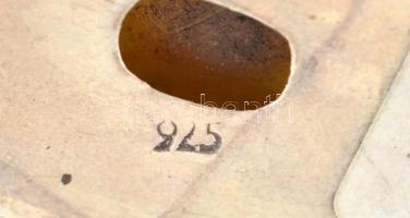 Ezüst(Ag) foglalatú borostyán medál, jelzett, 3,5x4,7 cm, bruttó: 13,75 g