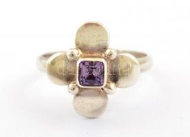 Ezüst(Ag) foglalatú lila köves gyűrű, jelzett, méret: 57 bruttó: 3,07 g