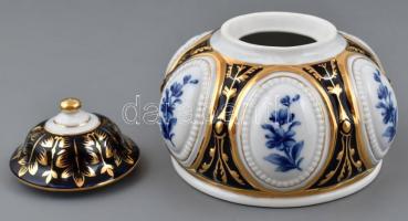 Royal Dux bonbonier. Matricás, jelzett, apró kopásokkal, 12 cm
