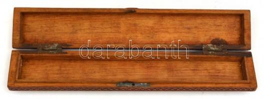 Fa népművészeti ékszer- v. ceruzatartó, kézzel faragott,  h: 22,5 cm