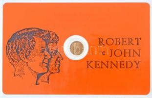 DN Robert és John F. Kennedy jelzetlen modern mini Au pénz, lezárt, eredeti műanyag tokban (0.333/10mm) T:BU ND Robert és John F. Kennedy modern mini Au coin without hallmark, in sealed plastic case (0.333/10mm) C:BU