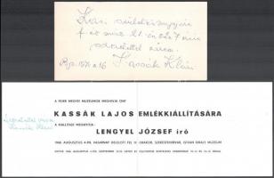 1968-1970 Kassák Lajosné Kárpáti Klára (1914-1986) saját kézzel írt meghívója férje, Kassák Lajos (1887-1967) születésnapján tartott megemlékezésre, aláírásával, dátumozva (1970. III. 16.), valamint aláírása egy 1968-es Kassák Lajos emlékkiállítás meghívóján.