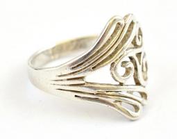 Ezüst (Ag) indás gyűrű, jelzett, méret: 52, nettó: 2,73 g