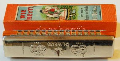 cca 1940 M. Hohner Wie Nett márkájú C-s szájharmonika dekoratív eredeti keménydobozban, új állapotban