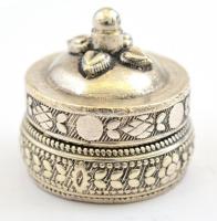 Ezüst(Ag) dobozka, jelzés nélkül, kis sérüléssel, d: 2,5 cm, nettó: 9,44 g