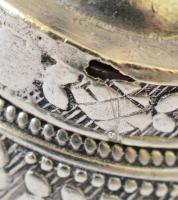 Ezüst(Ag) dobozka, jelzés nélkül, kis sérüléssel, d: 2,5 cm, nettó: 9,44 g