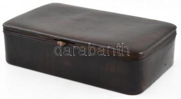 Bőr, kétrészes doboz, kissé kopottas állapotban, 10,5x17x4,5 cm