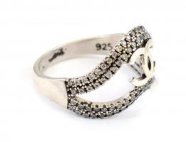 Ezüst(Ag) sokköves, hullámos gyűrű, jelzett, méret: 56, bruttó: 3,54 g