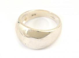 Ezüst(Ag) masszív gyűrű, jelzett, méret: 57, nettó: 7,55 g