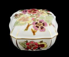 Zsolnay virágmintás porcelán bonbonier, kézzel festett, jelzett, belül letöréssel, 10,5x10,5x6 cm