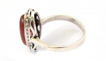 Ezüst(Ag) ovális gyűrű kővel, jelzett, méret: 54, bruttó: 3,47 g