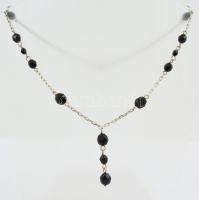 Ezüst(Ag) nyaklánc, fekete gyöngyökkel, jelzett, h: 36 cm, bruttó: 7,9 g