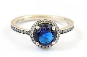 Ezüst(Ag) gyűrű, kék kővel, Pandora jelzéssel, méret: 56, bruttó: 2,6 g