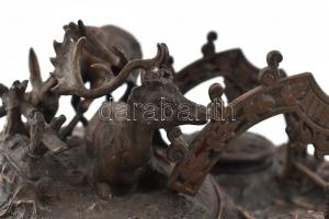 Íróasztali szett szravas díszítéssel. Tintatartó, tolltartó. Bronzírozott spiáter. 22x23 cm Néhány e...