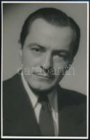cca 1944 Jávor Pál (1922-1959) színész portréja jelzés nélküli vintage fotó Angelo (1894-1974) budapesti fényképész és fotóművész hagyatékából, 12,9x8,3 cm