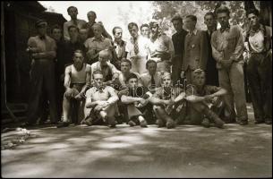 II. világháborús katonai negatívok (csoportkép, vasútépítés, szemle, vonulás, baraképítés, stb.), 10...