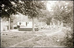 II. világháborús katonai negatívok (csoportkép, vasútépítés, szemle, vonulás, baraképítés, stb.), 10...