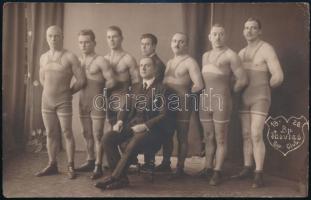 1926 Budapest, Vasutas Club sportolói, fotólap Boronkay Kálmán műterméből, 8,5×13,5 cm