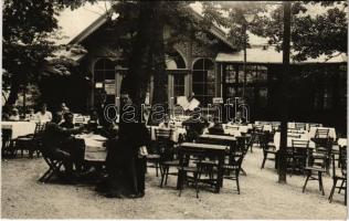 Modor-Harmónia, Modor, Modra; Restaurácia / étterem, vendégek és pincérek a kertben. Ján Trnovsky kiadása / restaurant, guests and waiters in the garden. photo