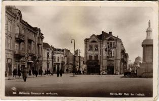 1937 Plevna, Pleven; Der Platz der Freiheit / street view, shops, pharmacy, automobile, policeman (EK)