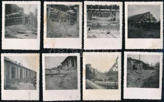 cca 1945 II. világháború alatt lebombázott azonosítatlan pályaudvar, benne ép víztoronnyal. 29 db fo...
